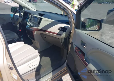 2014 Toyota Sienna Limited V6 7 Passenger z USA, uszkodzony, nr VIN 5TDYK3DC2ES507702